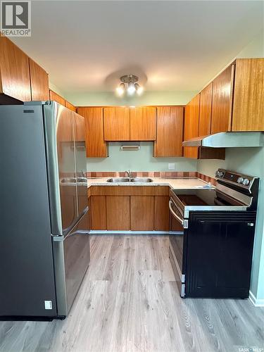 1305 Park Avenue, Weyburn, SK - Indoor Photo Showing Kitchen With Double Sink