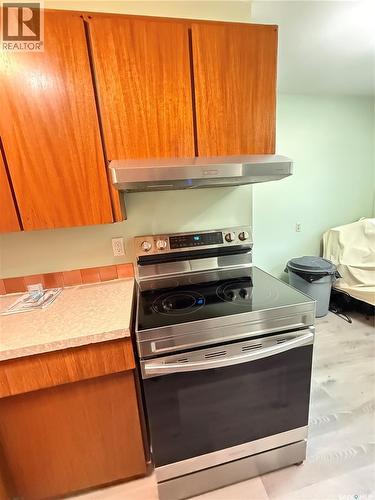 1305 Park Avenue, Weyburn, SK - Indoor Photo Showing Kitchen