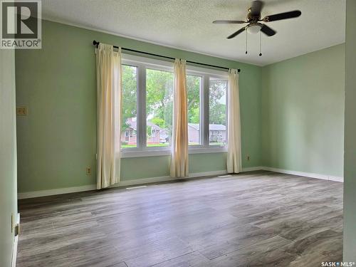 1305 Park Avenue, Weyburn, SK - Indoor Photo Showing Other Room