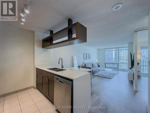 2611 - 81 Navy Wharf Court, Toronto, ON - Indoor Photo Showing Kitchen With Double Sink