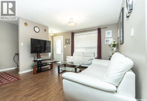 118 125 Willis Crescent, Saskatoon, SK - Indoor Photo Showing Living Room