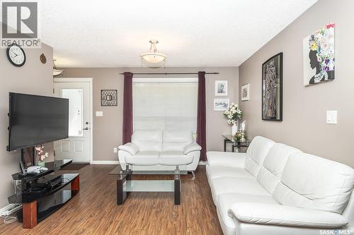 118 125 Willis Crescent, Saskatoon, SK - Indoor Photo Showing Living Room