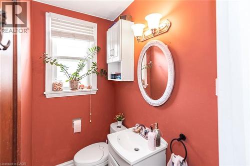 52 Cameron Avenue S, Hamilton, ON - Indoor Photo Showing Bathroom