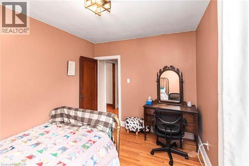 52 Cameron Avenue S, Hamilton, ON - Indoor Photo Showing Bedroom