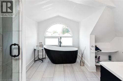 52 Cameron Avenue S, Hamilton, ON - Indoor Photo Showing Bathroom