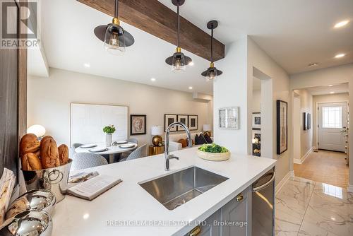 4094 Teakwood Drive, Mississauga, ON - Indoor Photo Showing Kitchen