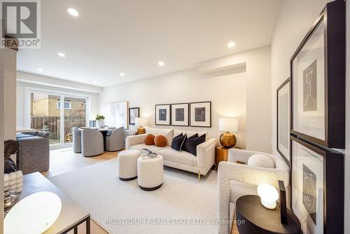 4094 Teakwood Drive, Mississauga, ON - Indoor Photo Showing Living Room