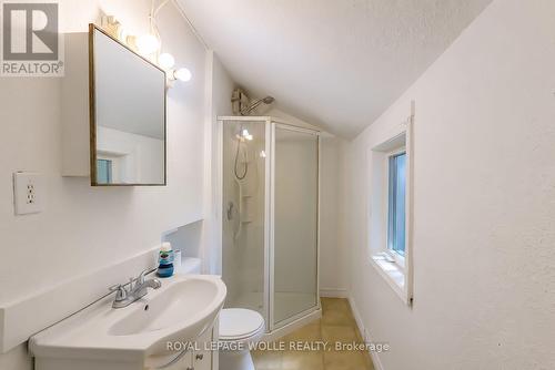 87 Lancaster Street W, Kitchener, ON - Indoor Photo Showing Bathroom