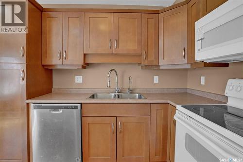 2 3101 Tregarva Road E, Regina, SK - Indoor Photo Showing Kitchen With Double Sink