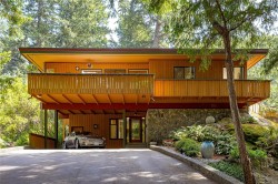 959 Carolwood Dr Saanich, BC V8X 3T9