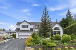 120 Hornby Pl Qualicum Beach, BC V9K 1R6