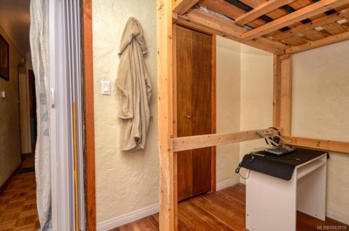 871 Fleming St, Esquimalt, BC 