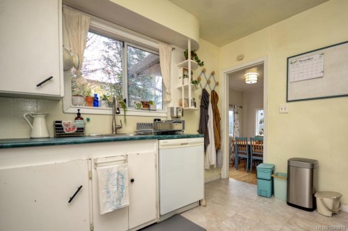871 Fleming St, Esquimalt, BC 