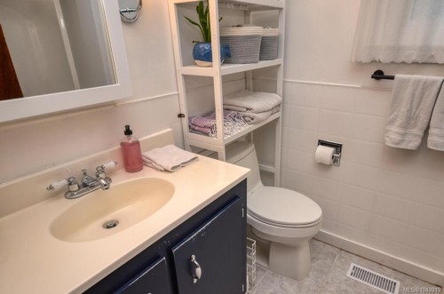 871 Fleming St, Esquimalt, BC 