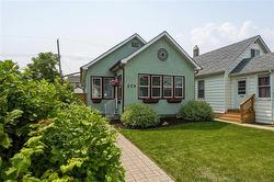 228 Larsen AVE  Winnipeg, MB R3W 1P1