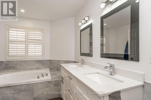 891 Stonebridge Avenue, Mississauga, ON - Indoor Photo Showing Bathroom