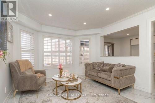 891 Stonebridge Avenue, Mississauga, ON - Indoor Photo Showing Living Room
