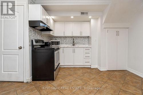 891 Stonebridge Avenue, Mississauga, ON - Indoor Photo Showing Kitchen