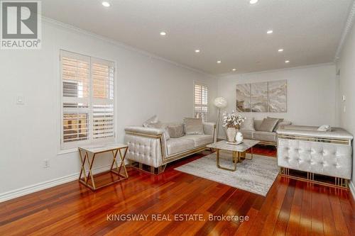 891 Stonebridge Avenue, Mississauga, ON - Indoor Photo Showing Living Room