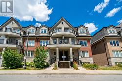 27 - 15 EATON PARK LANE Toronto, ON M1W 0A5