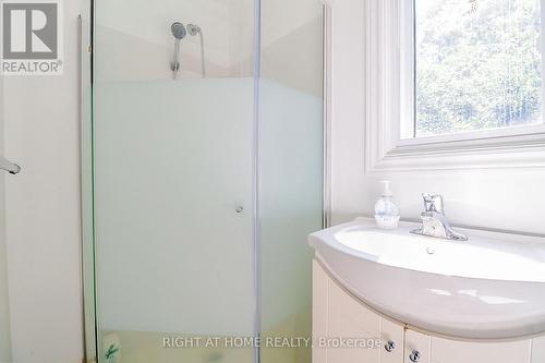 2 Cedarview Drive, Toronto, ON - Indoor Photo Showing Bathroom