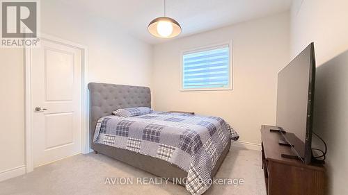 76 Maple Fields Circle, Aurora, ON - Indoor Photo Showing Bedroom