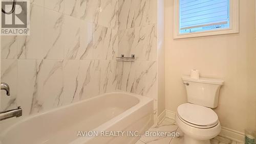 76 Maple Fields Circle, Aurora, ON - Indoor Photo Showing Bathroom
