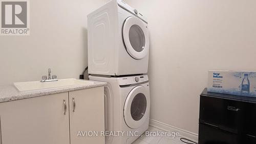 76 Maple Fields Circle, Aurora, ON - Indoor Photo Showing Laundry Room