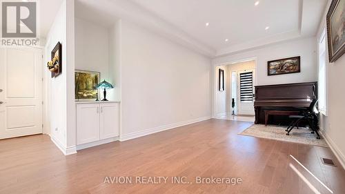 76 Maple Fields Circle, Aurora, ON - Indoor Photo Showing Other Room