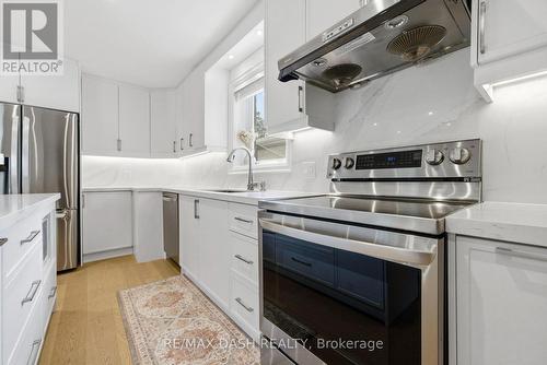 111 Gorman Park Road, Toronto, ON - Indoor Photo Showing Kitchen With Upgraded Kitchen