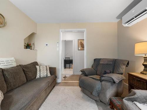 39 Punch Bowl Drive, Halifax, NS - Indoor Photo Showing Living Room