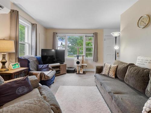 39 Punch Bowl Drive, Halifax, NS - Indoor Photo Showing Living Room