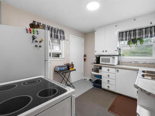 39 Punch Bowl Drive, Halifax, NS - Indoor Photo Showing Kitchen With Double Sink