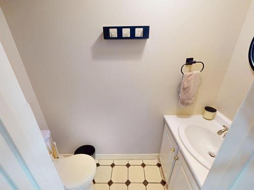 8 Glen Manor Drive, Dartmouth, NS - Indoor Photo Showing Bathroom