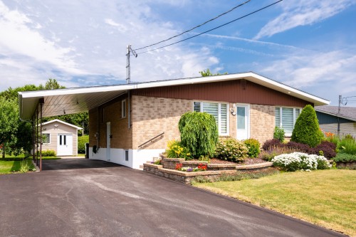 133 Rue Poirier  Saint-Jean-Sur-Richelieu, QC J3B 4E9