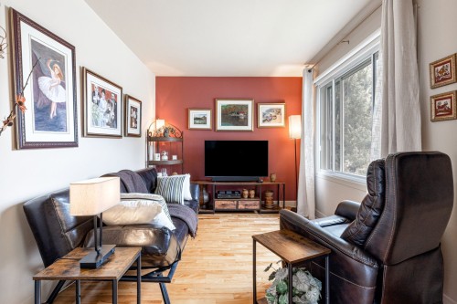 Salon - 720 Rue Ste-Famille, Contrecoeur, QC - Indoor