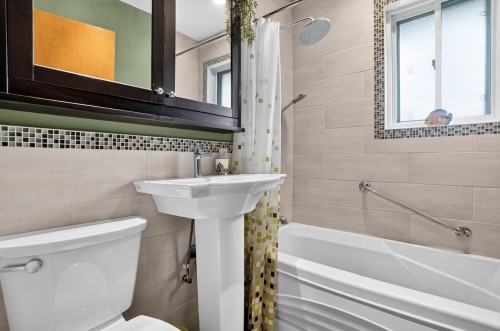 Salle de bains - 1585 Rue De Luçon, Laval (Pont-Viau), QC - Indoor Photo Showing Bathroom
