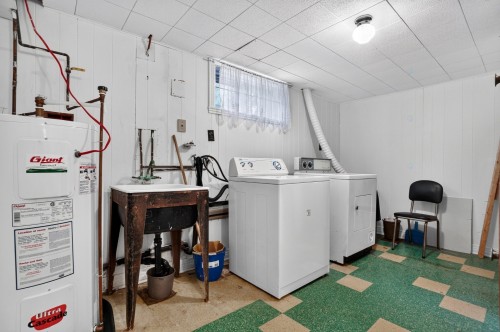 Salle de lavage - 1585 Rue De Luçon, Laval (Pont-Viau), QC - Indoor Photo Showing Laundry Room