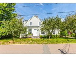 22 Weldon ST Sackville, NB E4L 4N2