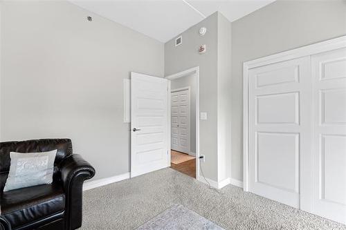 112-300 Centre St, Winnipeg, MB - Indoor Photo Showing Other Room
