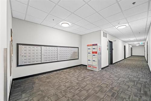 112-300 Centre St, Winnipeg, MB - Indoor Photo Showing Other Room
