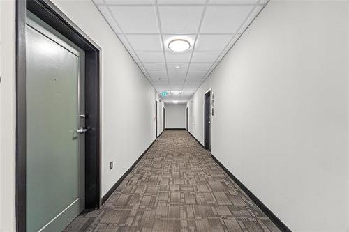 112-300 Centre St, Winnipeg, MB - Indoor Photo Showing Other Room
