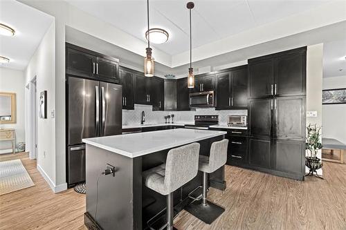 112-300 Centre St, Winnipeg, MB - Indoor Photo Showing Kitchen With Stainless Steel Kitchen