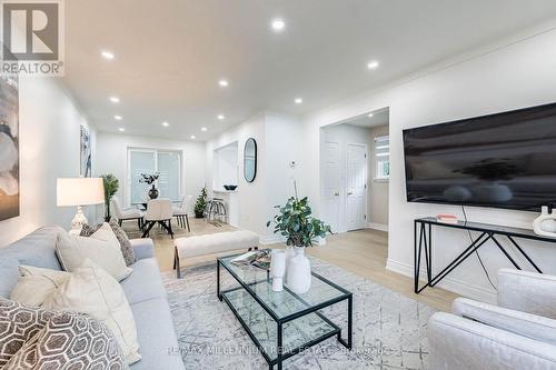 612 Appleby Line, Burlington, ON - Indoor Photo Showing Living Room