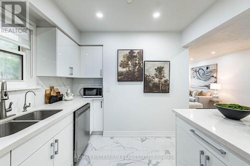 612 Appleby Line, Burlington, ON - Indoor Photo Showing Kitchen With Double Sink