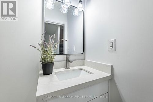 612 Appleby Line, Burlington, ON - Indoor Photo Showing Bathroom