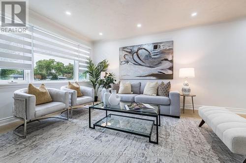 612 Appleby Line, Burlington, ON - Indoor Photo Showing Living Room