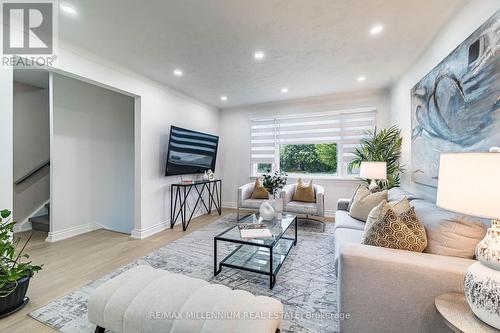 612 Appleby Line, Burlington, ON - Indoor Photo Showing Living Room