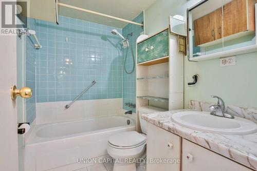 711 - 5 Frith Road, Toronto, ON - Indoor Photo Showing Bathroom