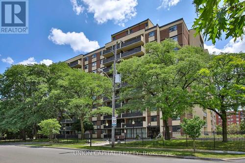 711 - 5 Frith Road, Toronto, ON - Outdoor